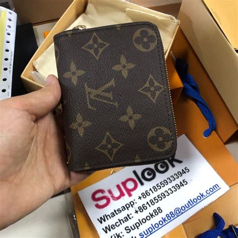 [購物] LOUIS VUITTON Monogram 拉鍊零錢包開箱 (M60067)， 